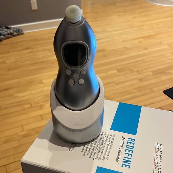 Rodan and Fields Macro Exfoliator - Picture 4 of 7